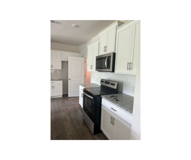 Building Photo - 1215 37th Ave Lane NE