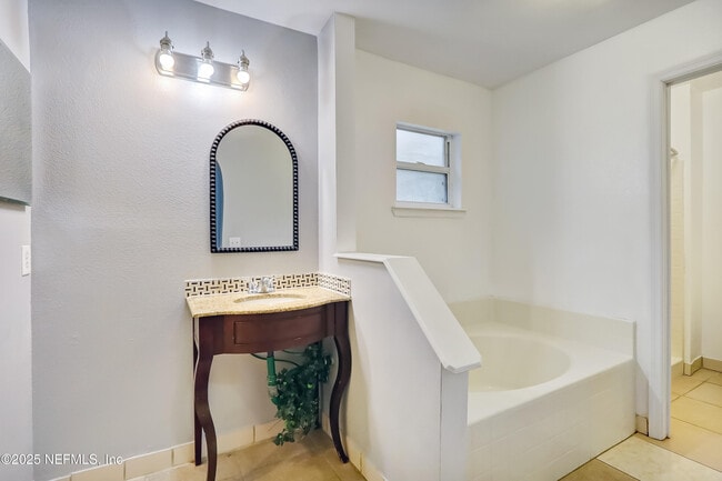 Building Photo - 13002 Viburnum Dr S