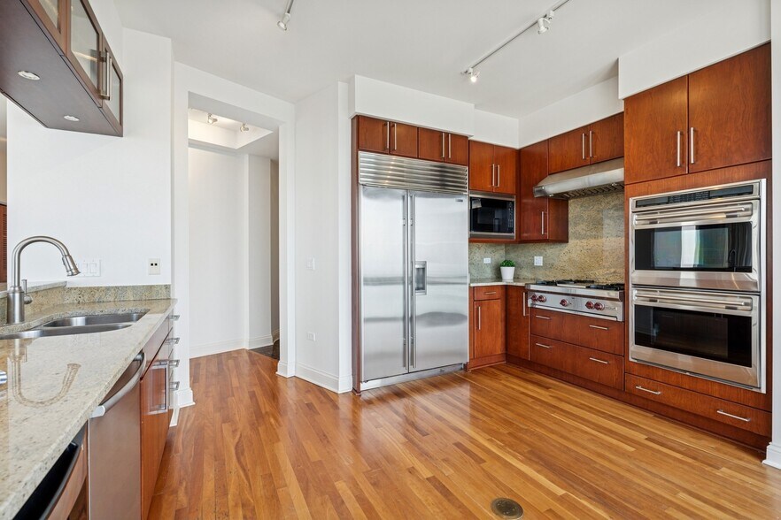 Building Photo - 1211 S Prairie Ave