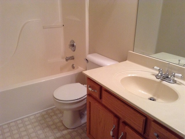 Building Photo - 3000 S Waterford Ct