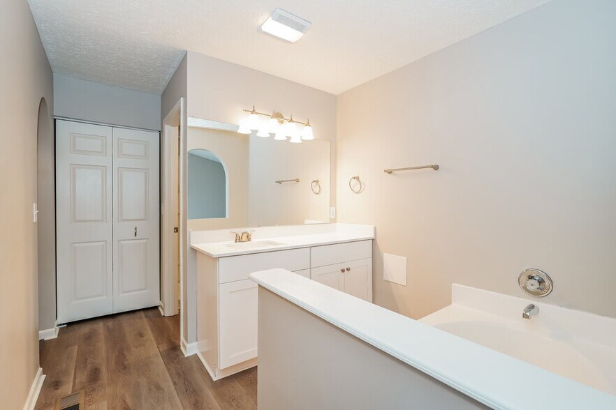 Building Photo - 5271 Gobel Dr
