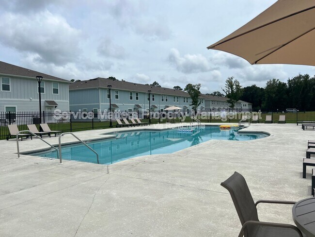 Building Photo - 1615 Iroquois Ct