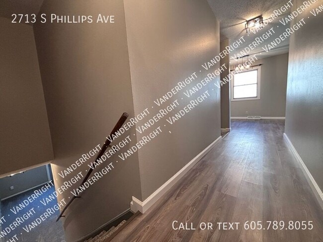 Building Photo - 2713 S Phillips Ave