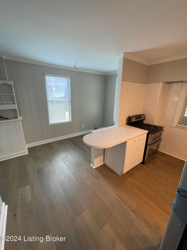 Building Photo - 208 Pope St