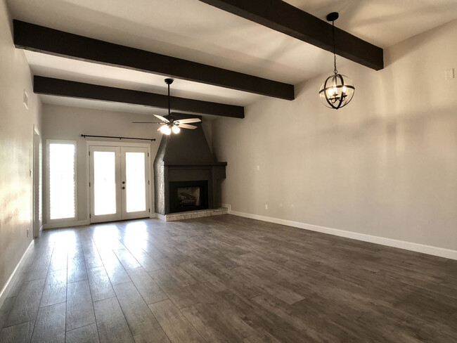 Building Photo - Fully Renovated 2bd/2 bath Scottsdale pati...