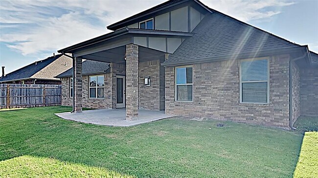 Building Photo - 13604 Gentry Dr