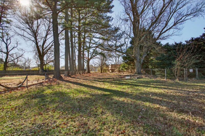 Building Photo - 1013 Sherry Ave