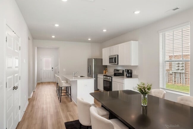 Building Photo - 416 Alcott Way