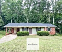 Building Photo - Charming Home in Laurens