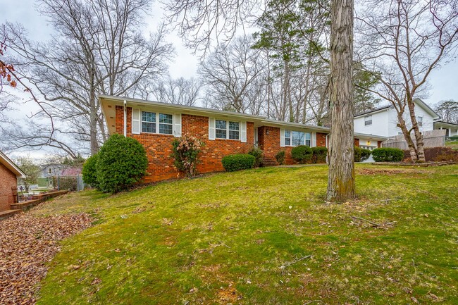 Building Photo - 3 Bedroom 2 Bath in East Brainerd