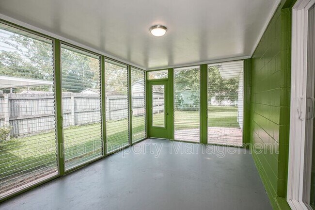 Building Photo - 3805 Anvers Blvd