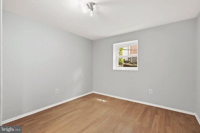 Building Photo - 808 E Franklin Ave