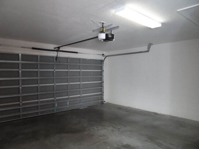 Building Photo - VICTORIA PARK TOWNHOUSE DEED RESTRICTED AREA WITH MANY AMENITIES AVAILABLE NOW