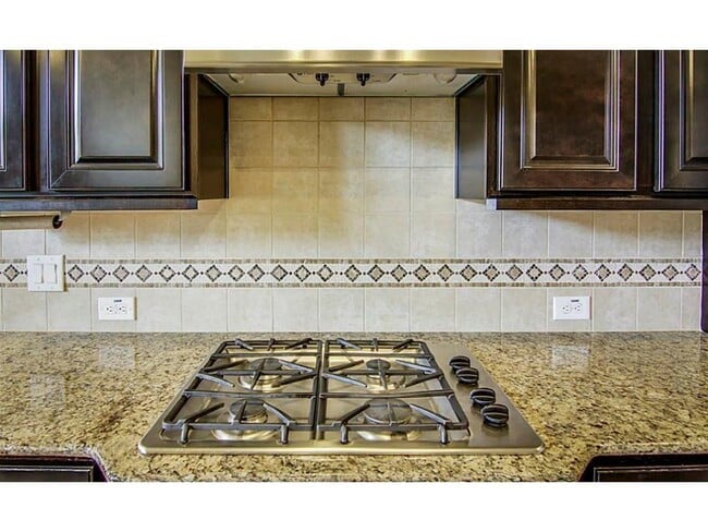 Building Photo - 10207 White Pines Dr
