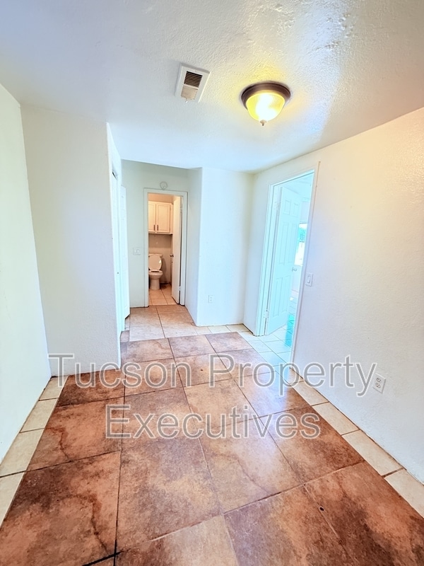 Building Photo - 208 W Ventura St