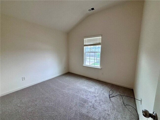 Building Photo - 613 Stonehurst Ln