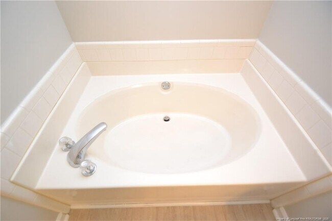 Building Photo - 712 Penncross Dr