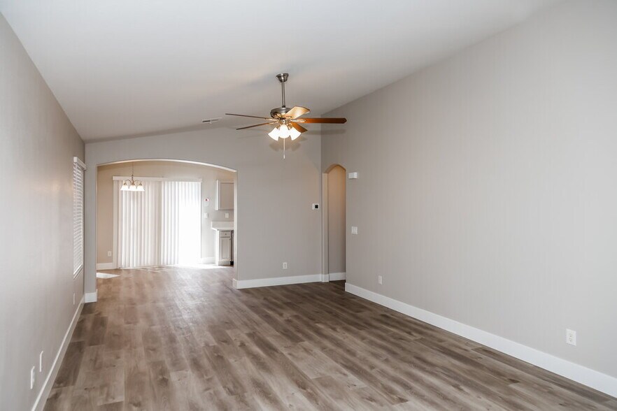 Building Photo - 5023 Benezette Ct
