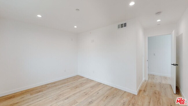 Building Photo - 6811 Gloria Ave