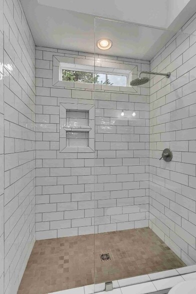 Building Photo - 1520 Birchwood Cir