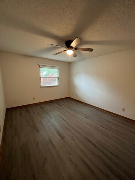 Building Photo - 5787 Nike Dr