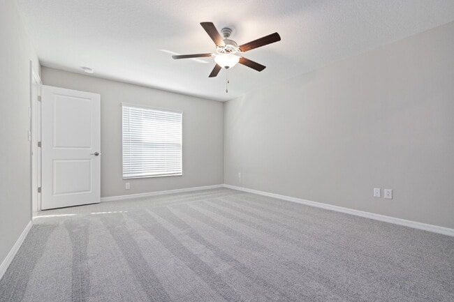 Building Photo - "Internet & Cable Included"  Epperson community Charming 4-Bed one floor house in Wesley Chapel –...