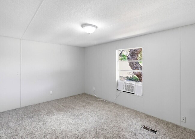 Building Photo - 3 Bedroom Home on Over .2 Acres with Canyon Lake Access!