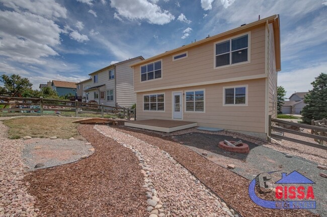 Building Photo - Beautiful home with 4 BR, 3.5 BA, 2 CAR wi...