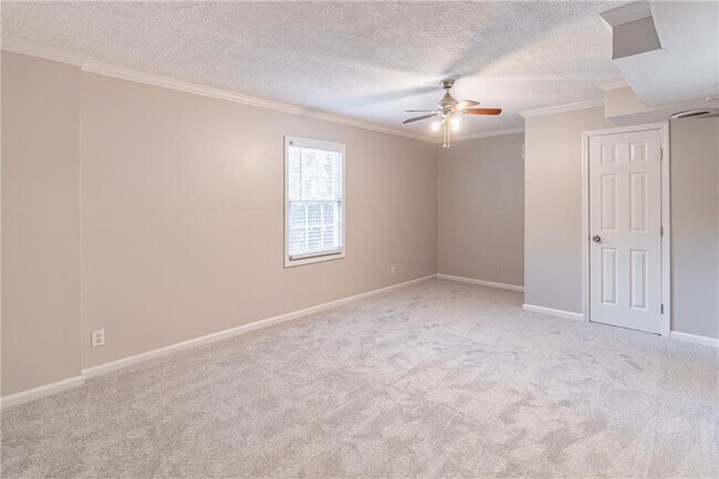 Building Photo - 736 Singley Dr