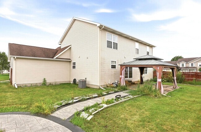 Building Photo - ? Luxury Living in Saginaw Township | 4 Bed • 4 Bath ?