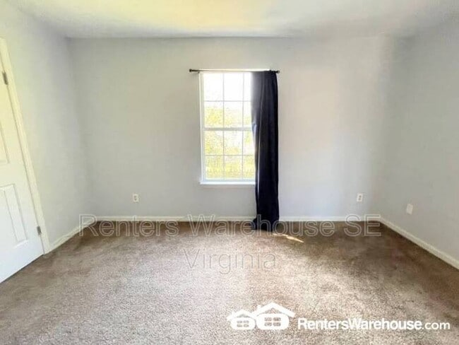 Building Photo - 809 Sutherland Arch