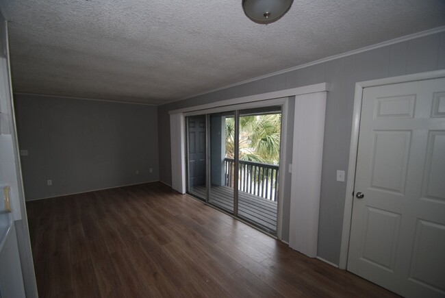 Building Photo - Charming 2 Bedroom close to the beach avai...