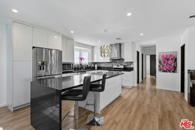 Building Photo - 10915 Ayres Ave