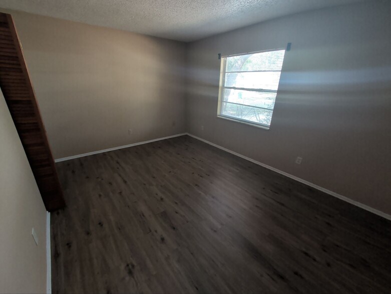 Building Photo - 2372 S Sandburg Pt