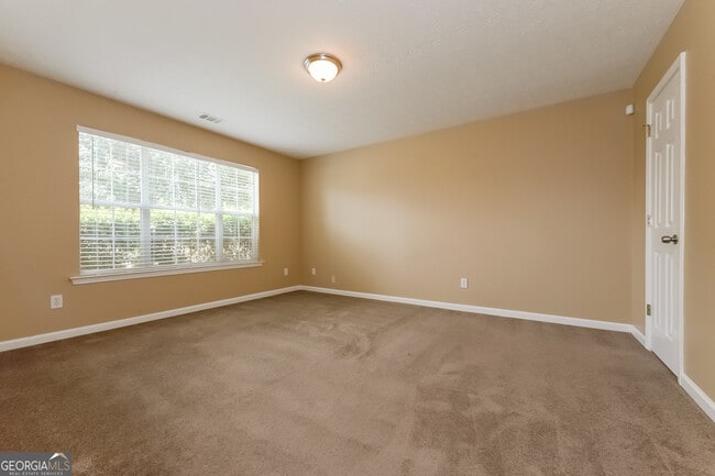 Building Photo - 1488 Buckingham Pl