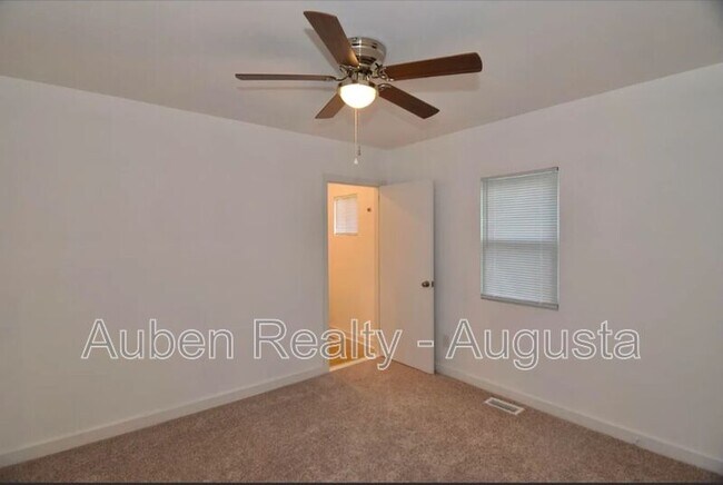 Building Photo - 601 Jefferson Dr