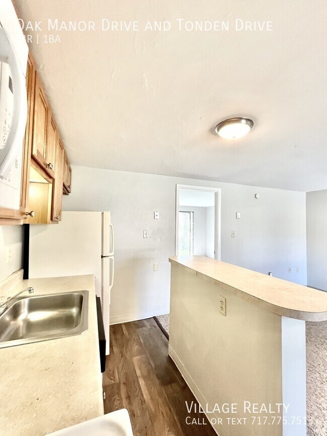 Building Photo - 204 Oak Manor Dr