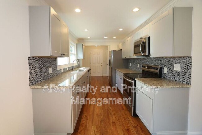 Building Photo - 1095 Ira St SW