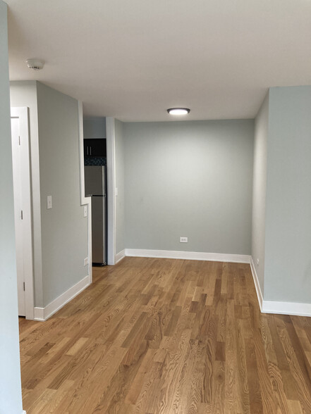 Building Photo - 696 Elm Pl