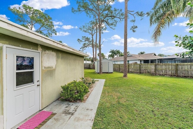 Building Photo - 5854 SE Orange Blossom Trail