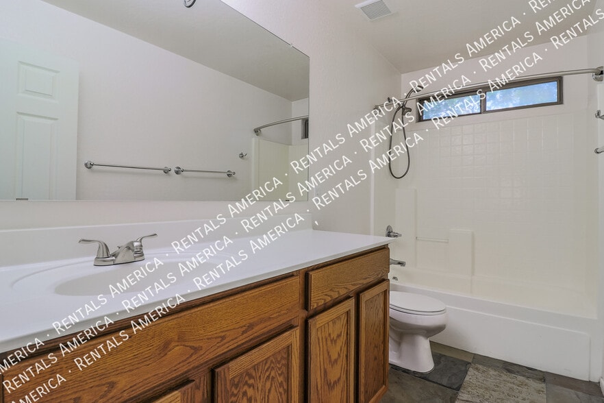 Building Photo - 10606 W La Reata Ave