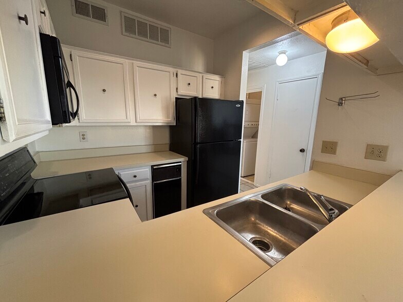 Building Photo - 4719 N Galloway Ave