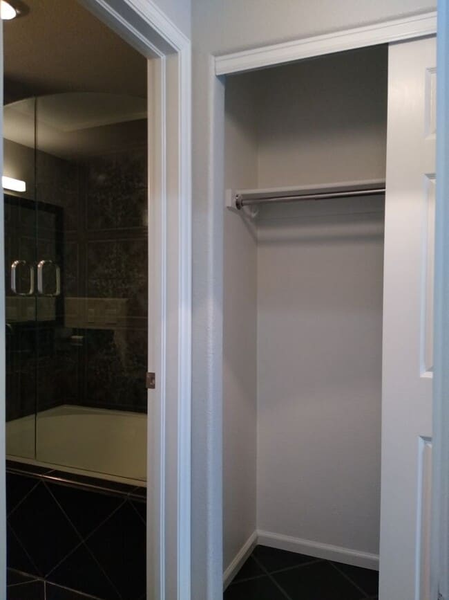 Building Photo - Beautifull Spacious 2 Bedroom 2 Bath Townh...