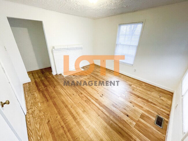 Building Photo - 1 Monroe St