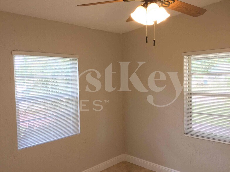 Building Photo - 16410 NW 20th Ave