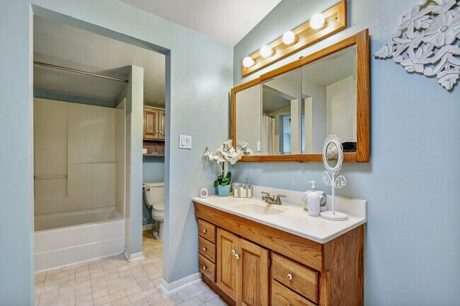 Bathroom 2 - 220 Corona Ave