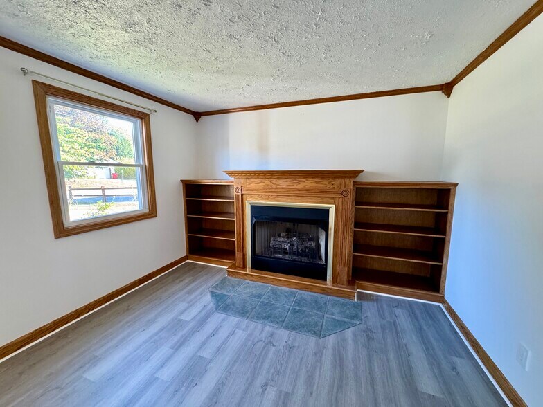 Building Photo - 4646 13th St NW