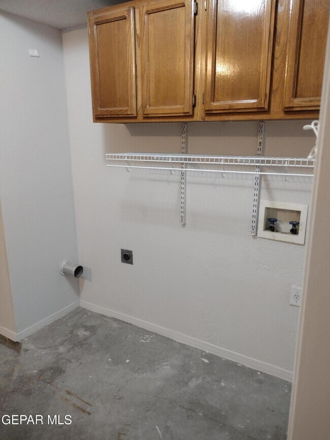 Building Photo - 4620 Loma Linda Cir