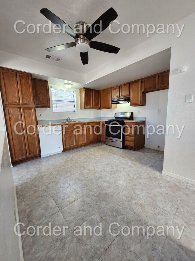 Building Photo - COMING SOON Nice 3 Bedroom, 1 3/4 Bathroom, 2 Car Garage and 1,452 Sq Ft. Home in Western Hills, ...