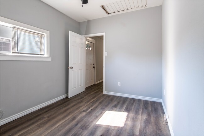 Building Photo - 1504 J H Clouser St